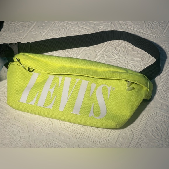 Levi’s Crossbody Bag in Neon Yellow NWT but has small markings from storage - Picture 2 of 10